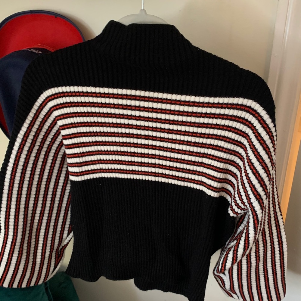 Urban Outfitters cropped 3/4 sleeve sweater